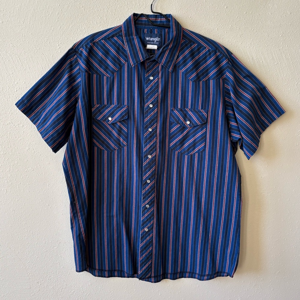 Wrangler Men's Blue and Red Striped Casual Shirt